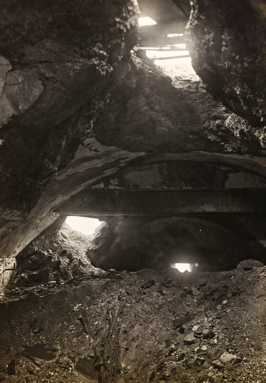 Album "Meine weltkriegs - Erinnerungen South-West Front (Carinthie, Italie, Tyrol du Sud) 31/03/1915-12/11/1918 - Josef Zohles Wien": décombres d