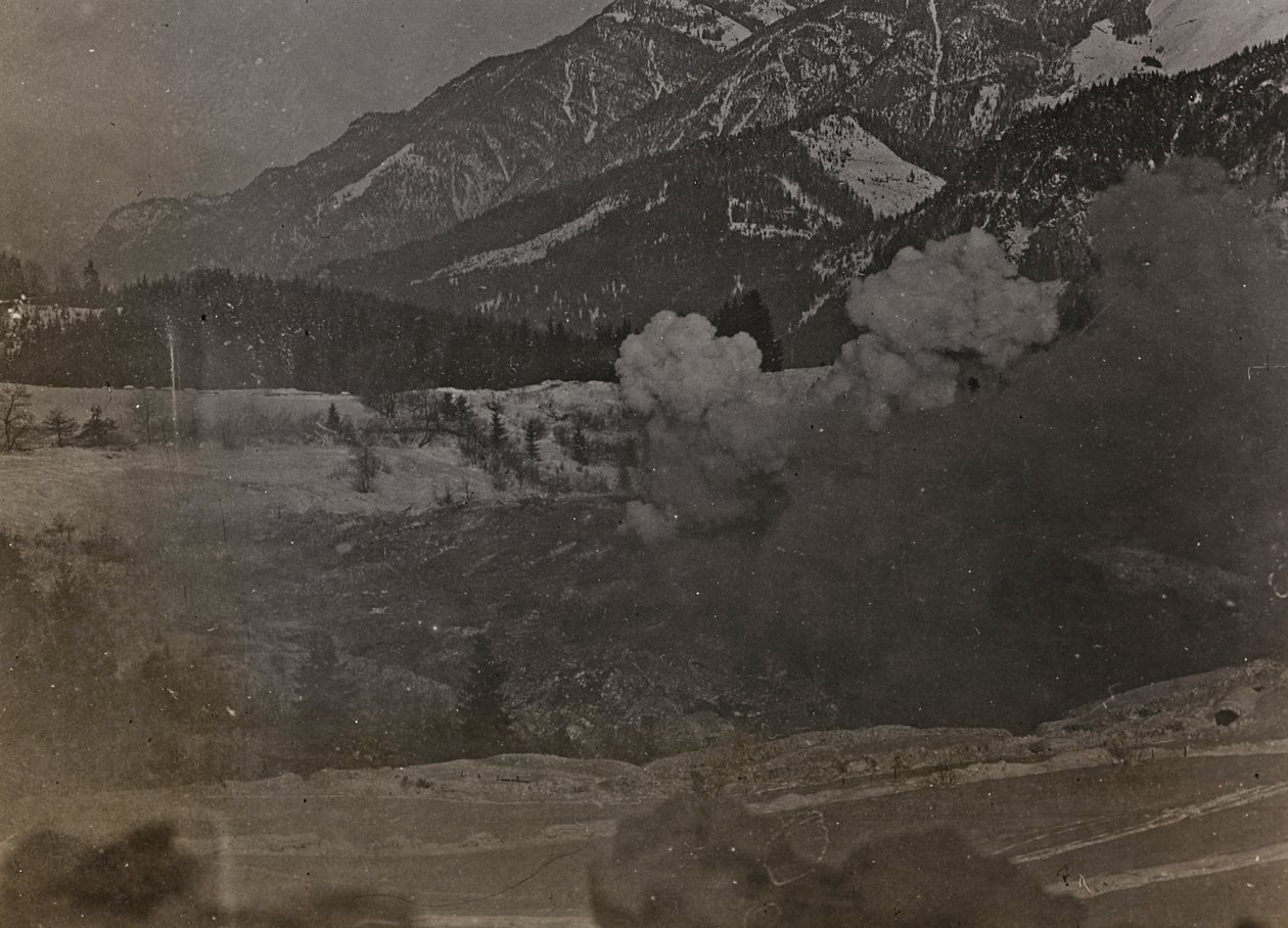 Album "Meine weltkriegs - Erinnerungen South-West Front (Carinthie, Italie, Tyrol du Sud) 31/03/1915-12/11/1918 - Josef Zohles Wien" : bombardements - Josef Zohles