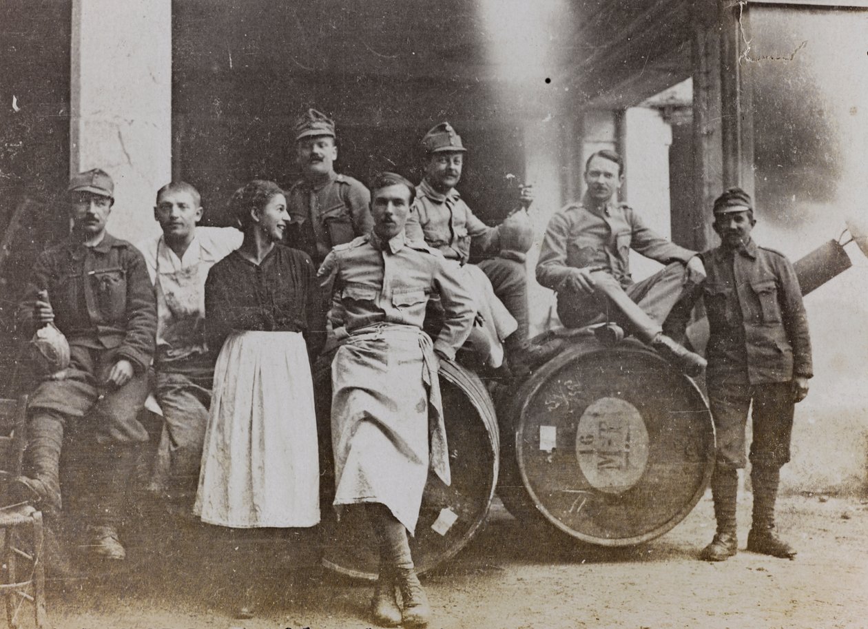 Album "Meine weltkriegs - Erinnerungen South-West Front (Carinthie, Italie, Tyrol du Sud) 31/03/1915-12/11/1918 - Josef Zohles Wien": portrait de groupe devant - Josef Zohles
