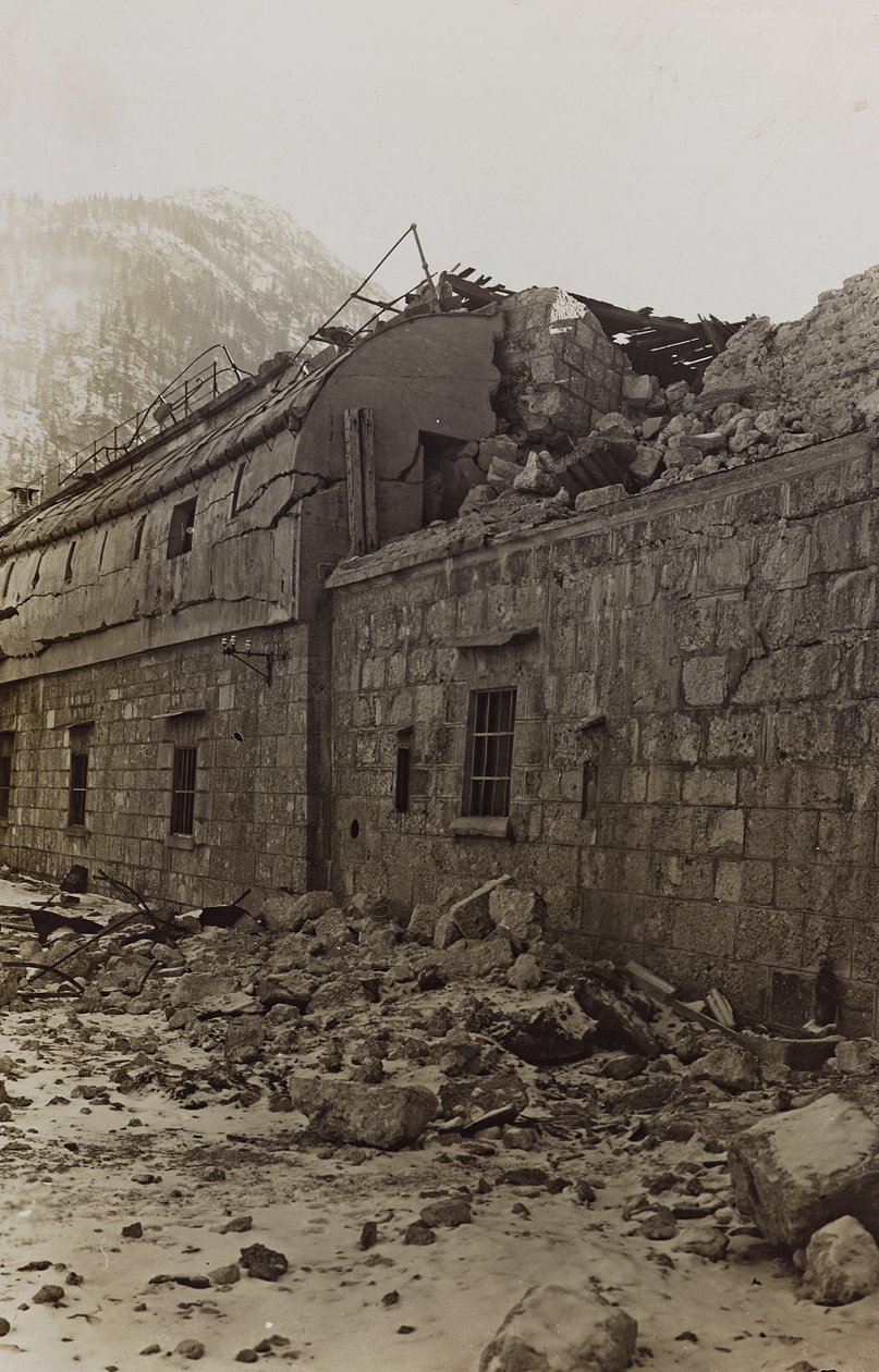 Album "Meine weltkriegs - Erinnerungen South-West Front (Carinthie, Italie, Tyrol du Sud) 31/03/1915-12/11/1918 - Josef Zohles Wien": décombres d