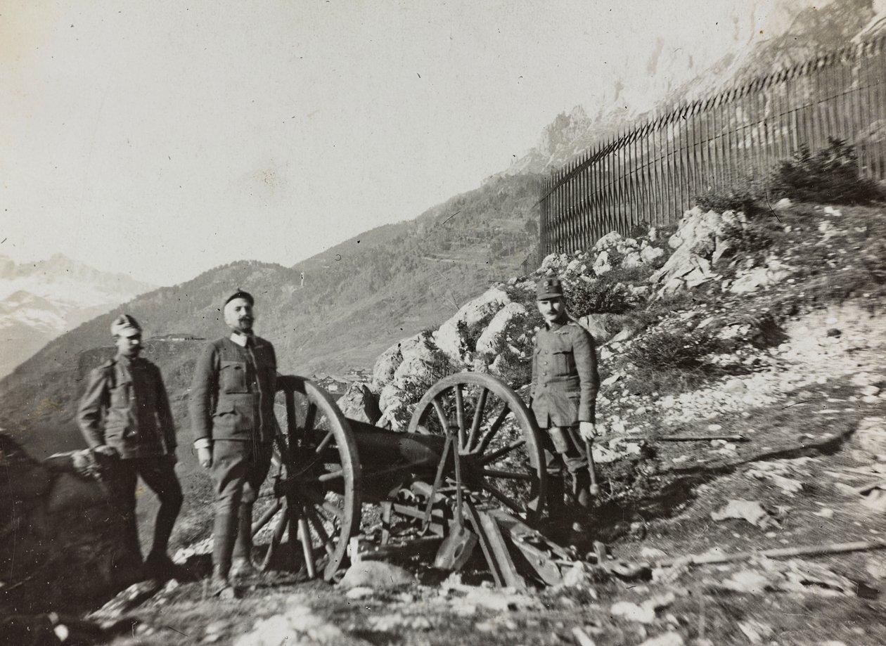 Album "Meine weltkriegs - Erinnerungen South-West Front (Carinthia, Italie, South Tyrol) 31/03/1915-12/11/1918 - Josef Zohles Wien": soldats avec canon - Josef Zohles