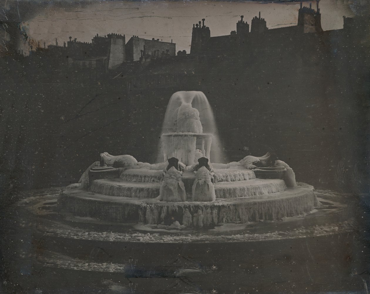 Fontaine, Place du Château d