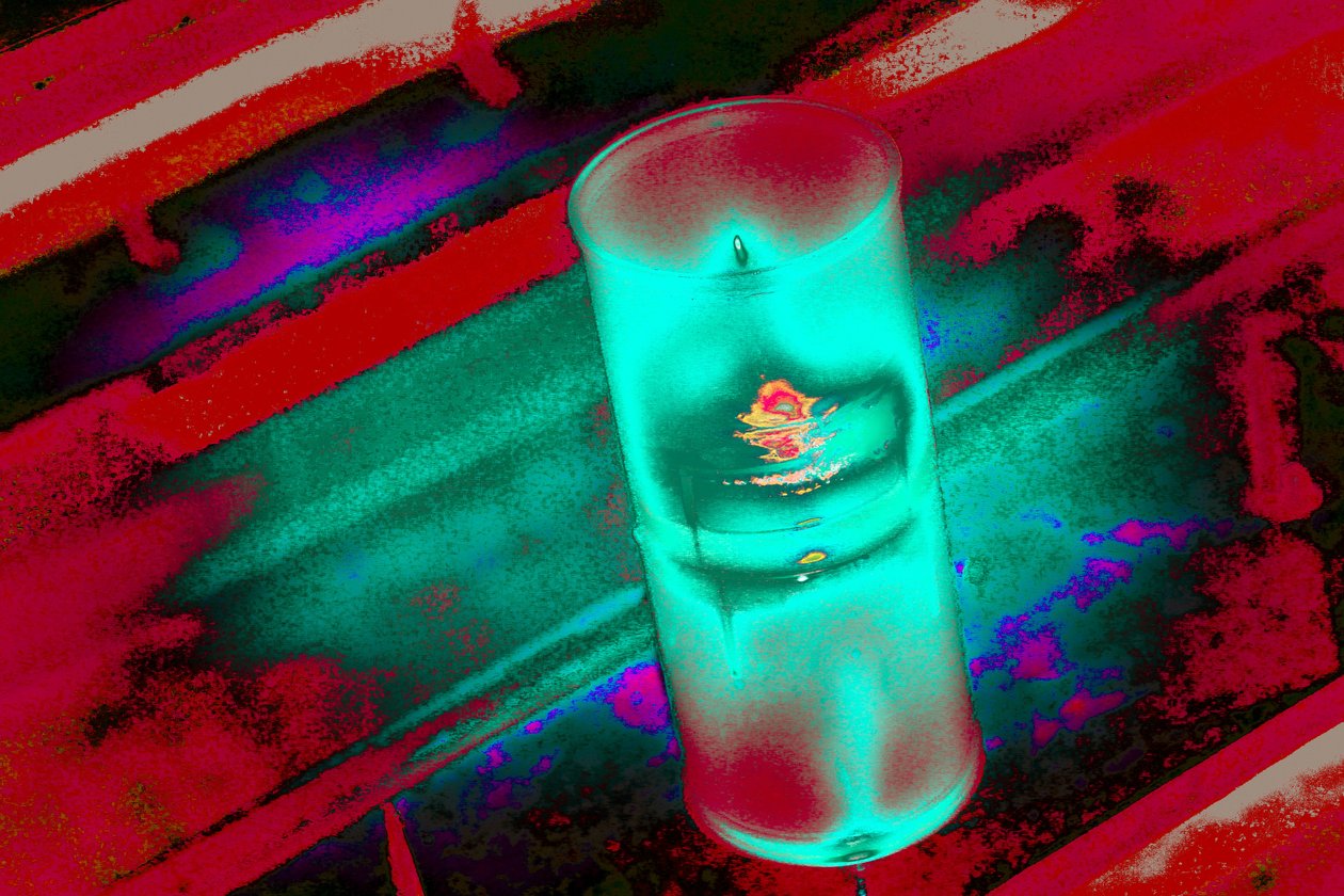 Prayer Candle, de la série Votive Candles, 2015 (photographie) - Joy Lions