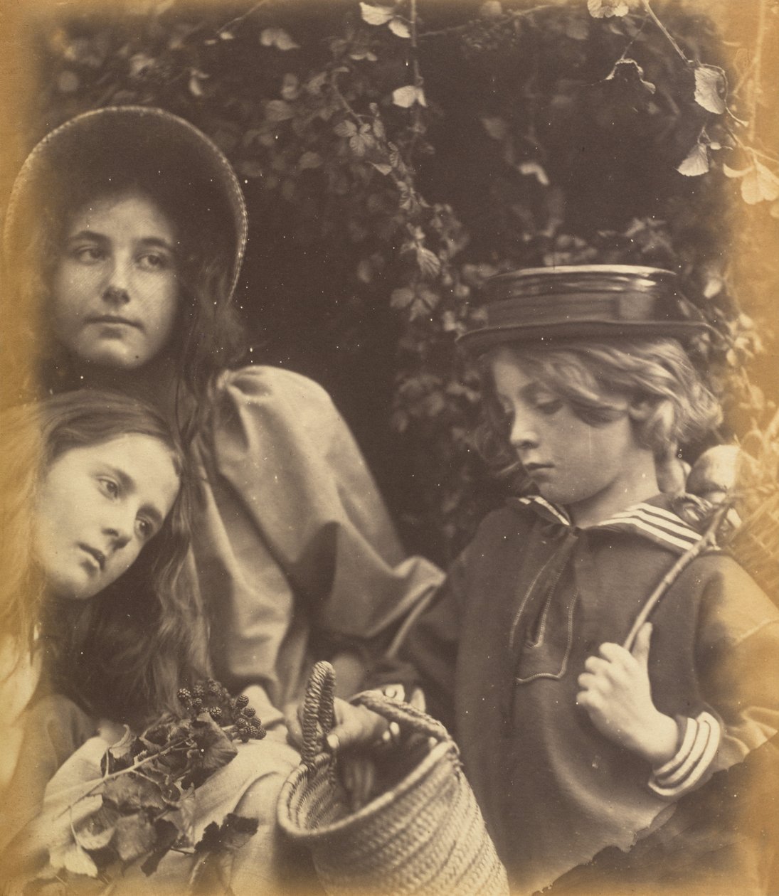 Elizabeth Keown, Kate Keown, et Freddy Gould, c. 1866-1868 - Julia Margaret Cameron