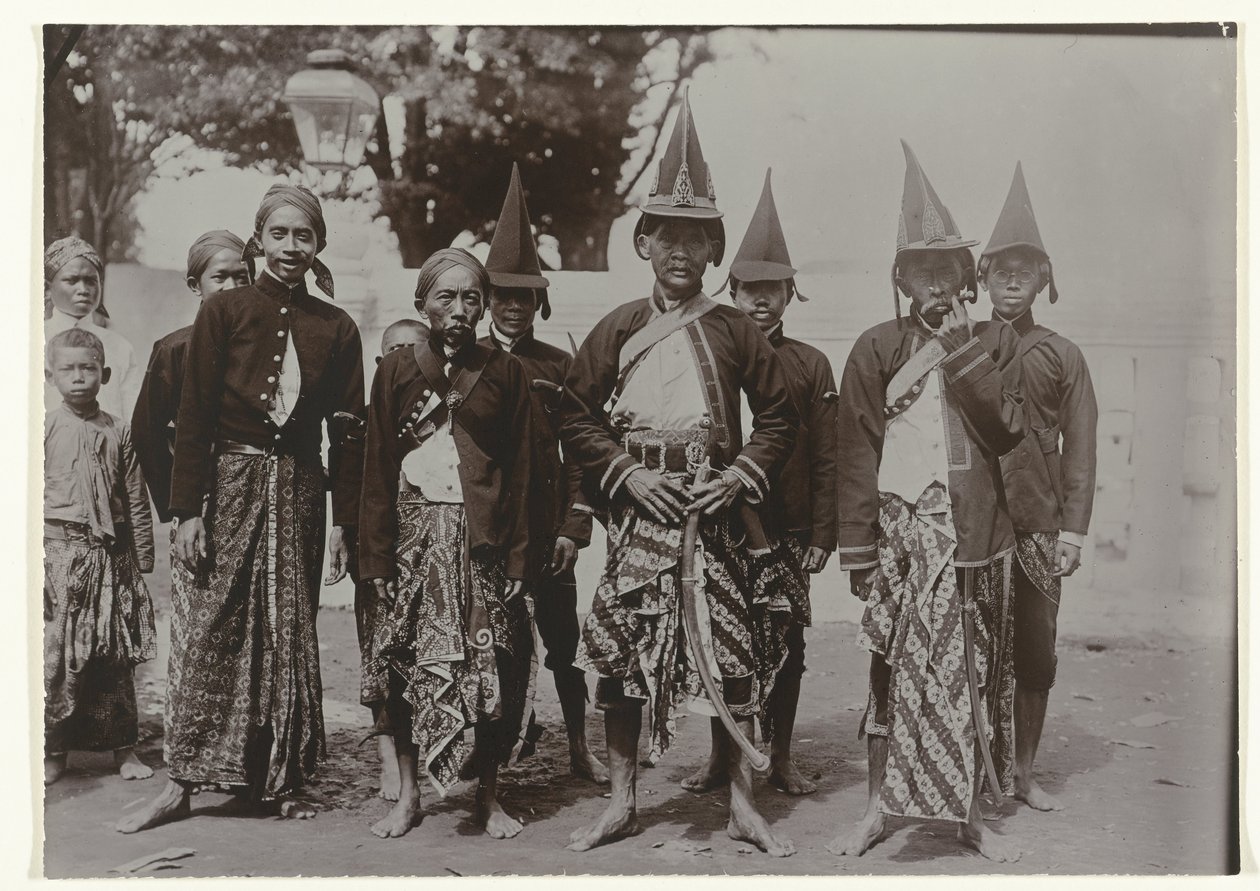 Hommes javanais en uniforme - Kassian Cephas