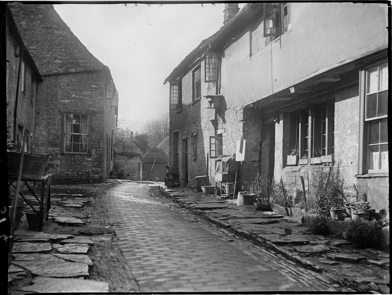 Old George Yard, Burford, Oxfordshire - Katherine Jean Macfee