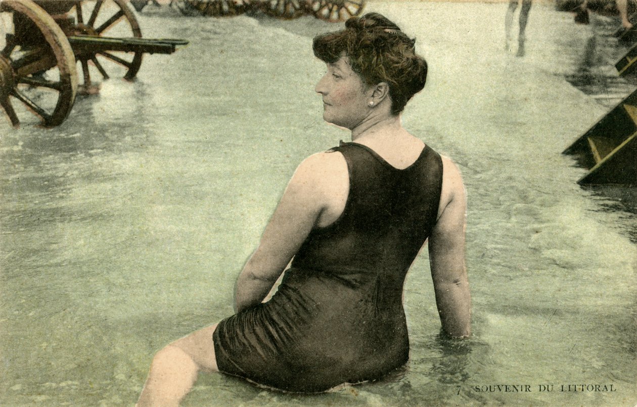 Femme en maillot de bain, vers début 1900 (carte postale) - 