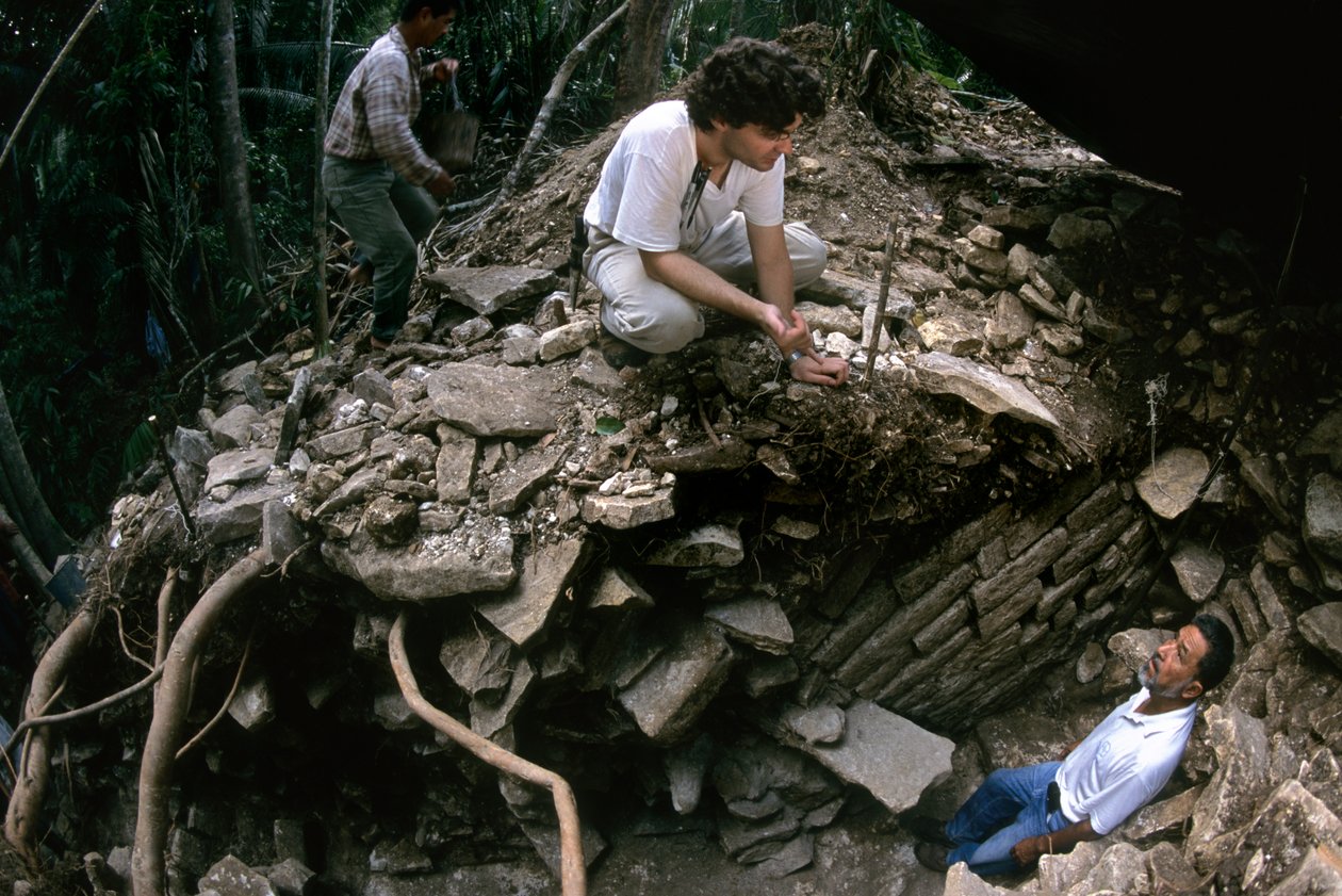 Cancuen, Guatemala, Arthur Demarest, Rudy Larios, Maya, palais, Période classique, Peten, 2004 - Kenneth Garrett