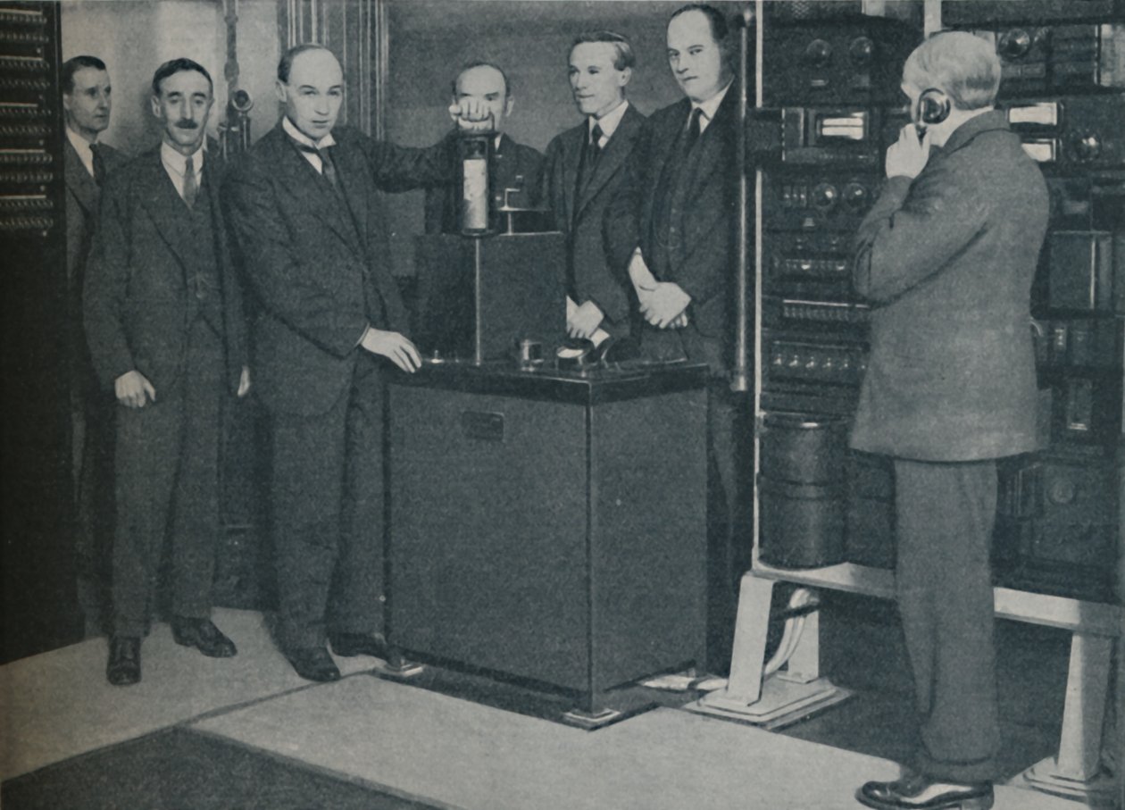 La nouvelle magie : envoyer des images par sans fil et le téléphone inévitable, vers 1935 - Keystone View Company