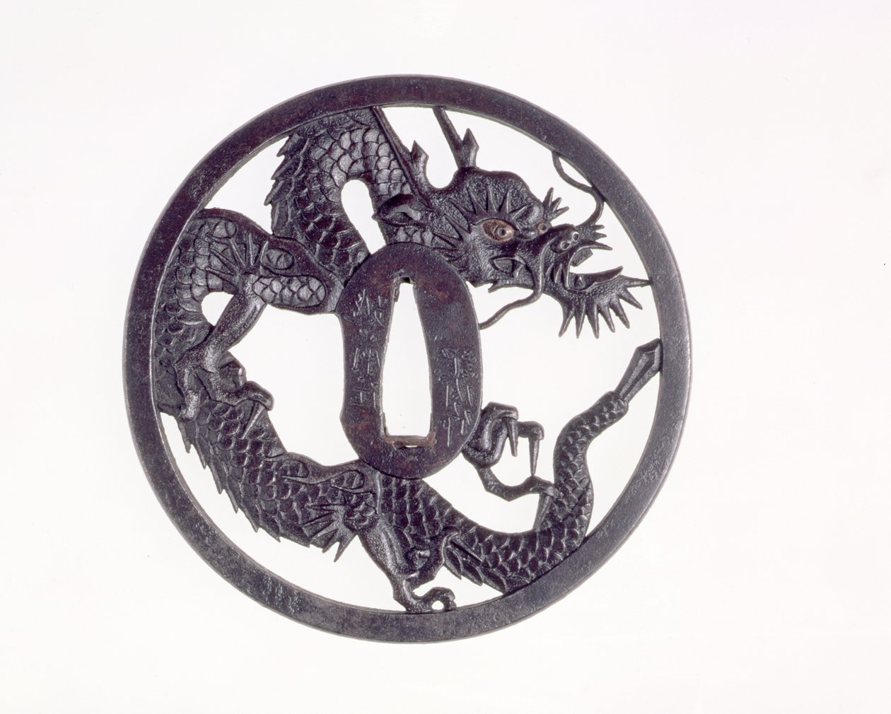 Tsuba avec dragon découpé - Kinai of Echizen