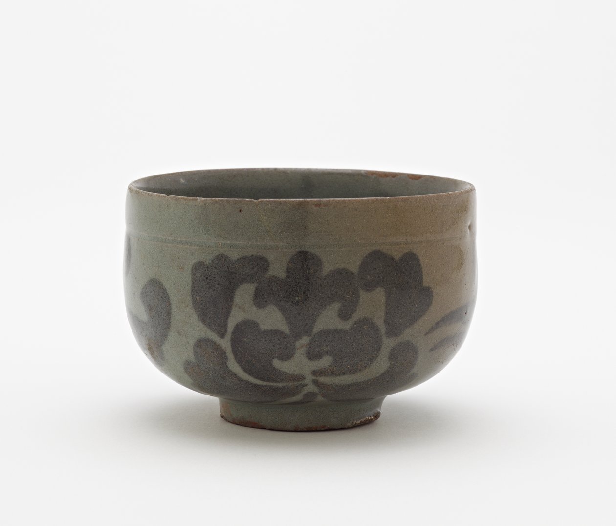 Tasse avec motif de fleurs de pivoine, première moitié du 12ème siècle - Korean School