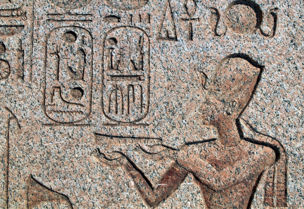 Obélisque avec reliefs et inscriptions de Ramsès II, Grand Temple d