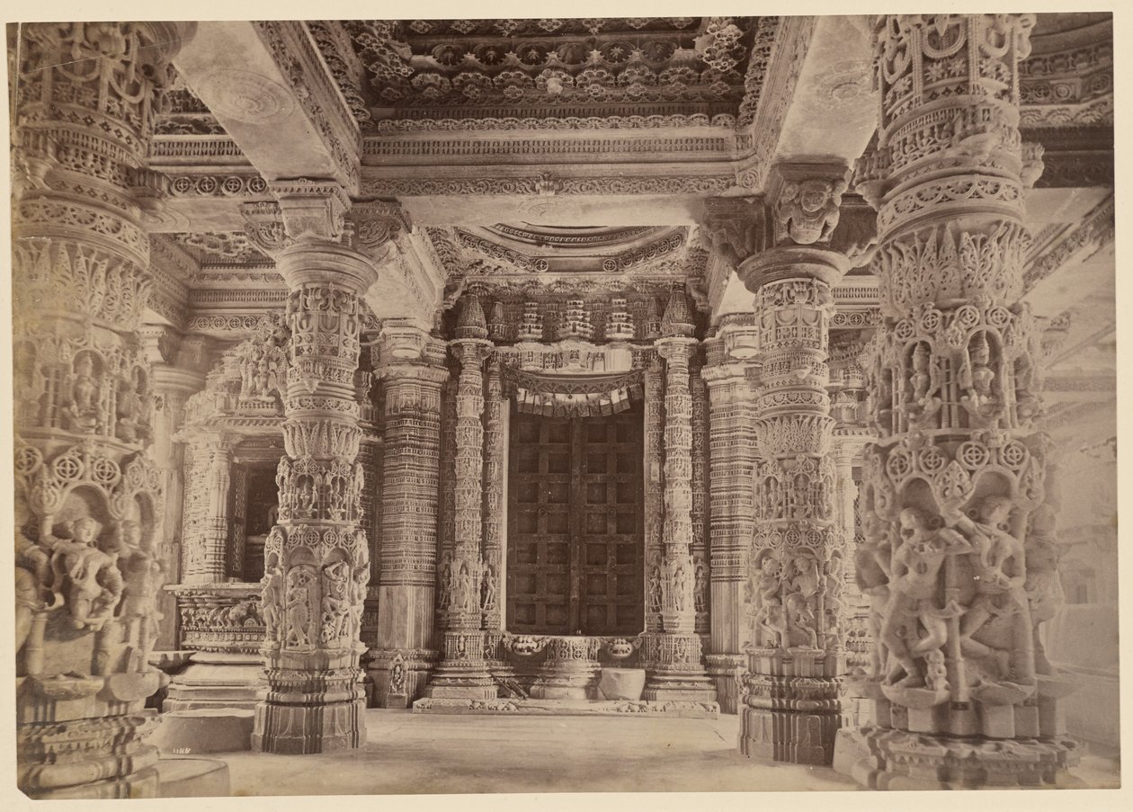 Porte et piliers supérieurs, temple de Delwara, Mont Abou - Lala Deen Dayal
