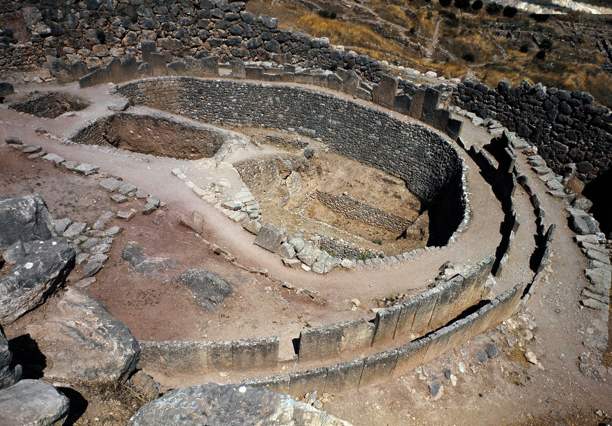 Vue aérienne du premier cercle de tombes (cimetière royal) découvert par l