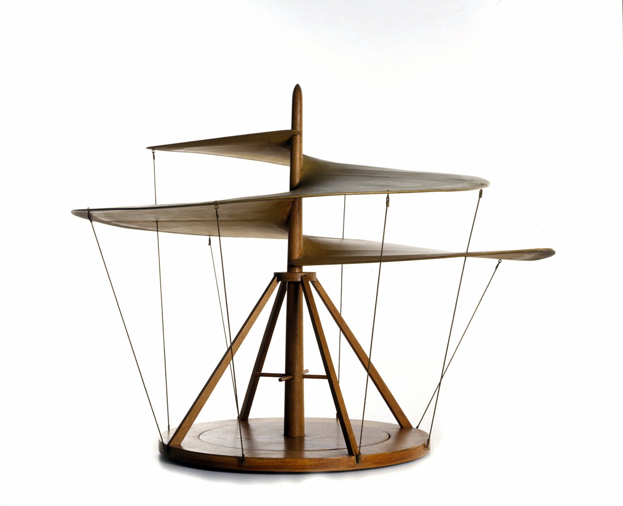 Modèle de la vis aérienne réalisé à partir du dessin de Léonard de Vinci, machine volante, ancêtre de l