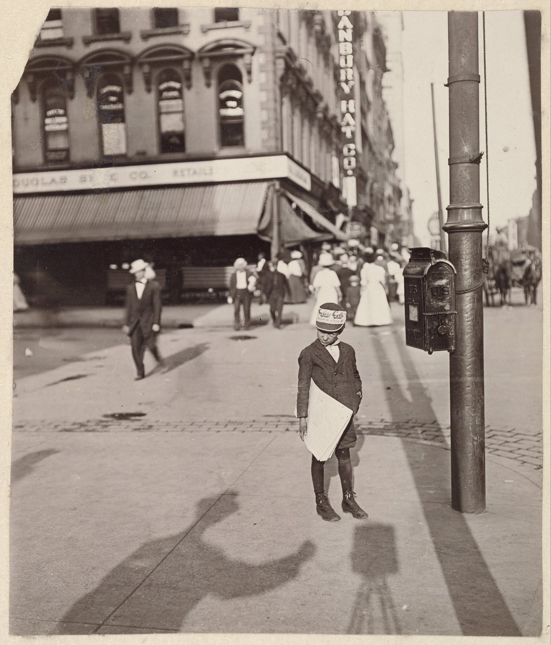 Autoportrait avec un vendeur de journaux - Lewis Wickes Hine