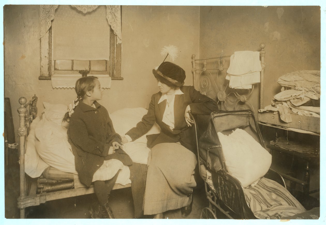 Enquêteur parlant avec Ida List, 124 Ridge Street, New York, 16 septembre 1913 - Lewis Wickes Hine