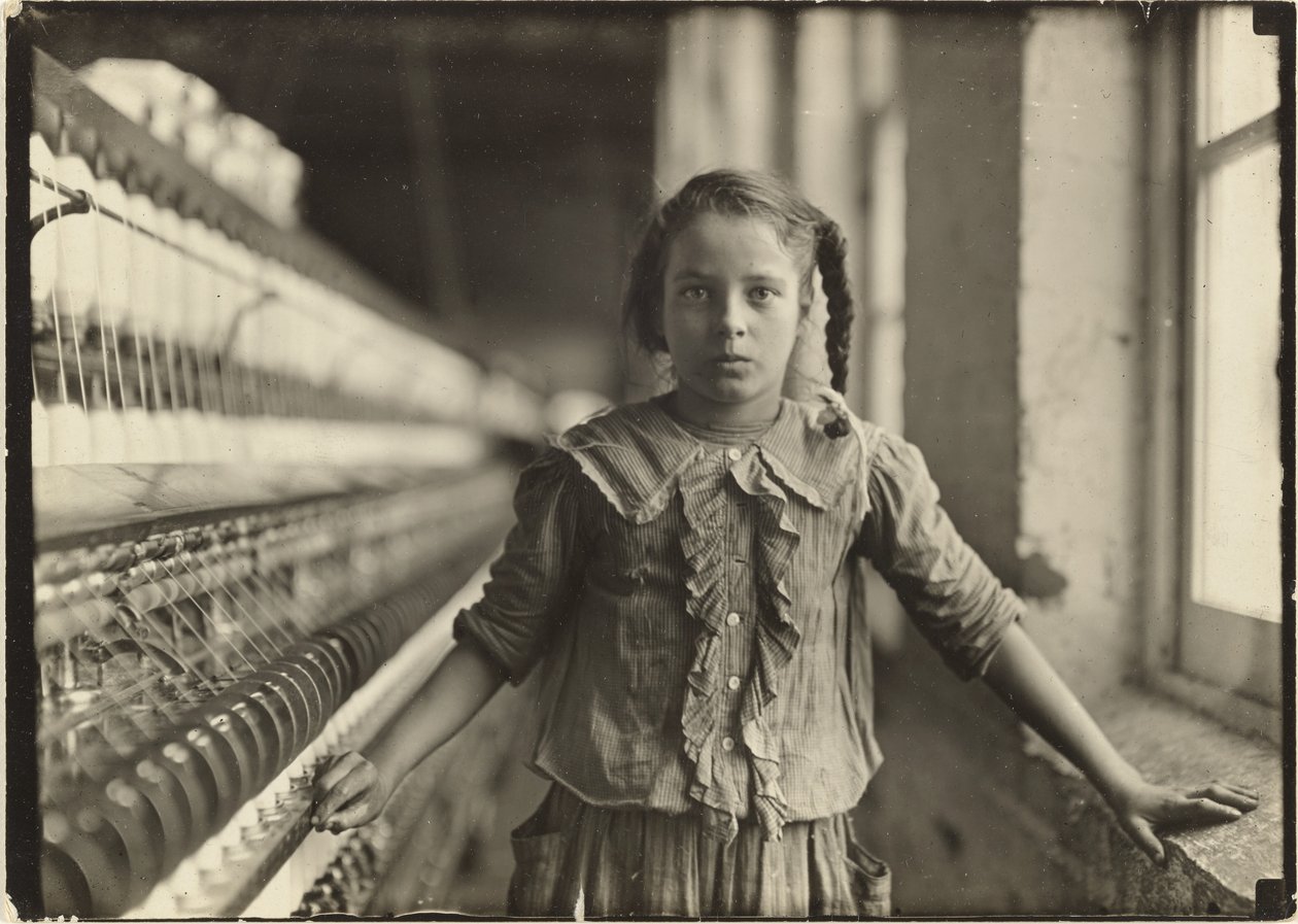 Une fileuse de dix ans dans une filature de coton de Caroline du Nord - Lewis W. Hine