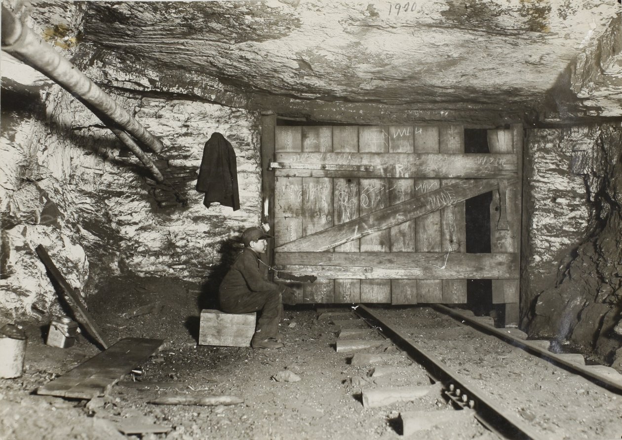 Garçon attendant le passage du charbon - Lewis Wickes Hine