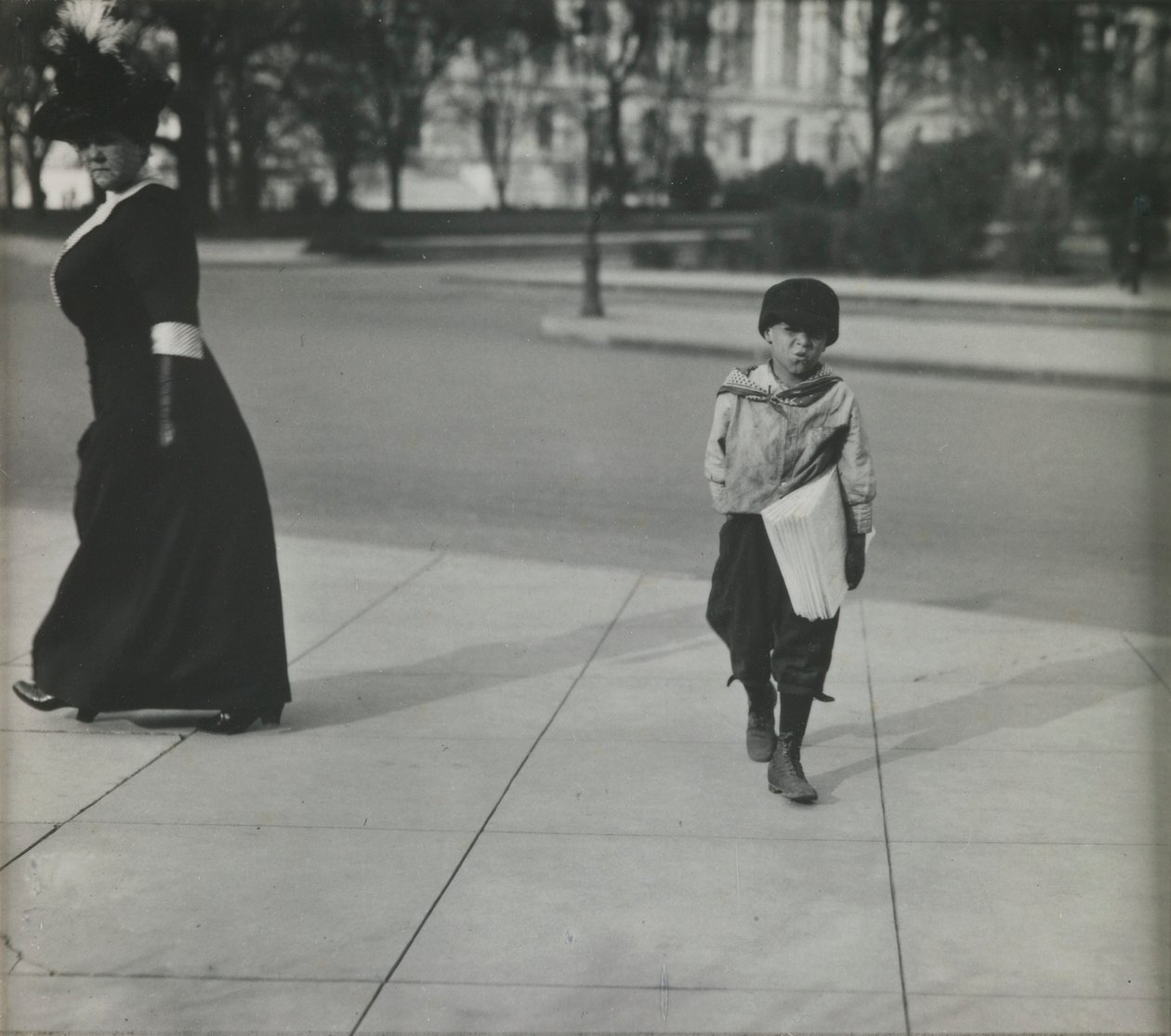 Garçon avec un journal, Washington, D.C. - Lewis Wickes Hine