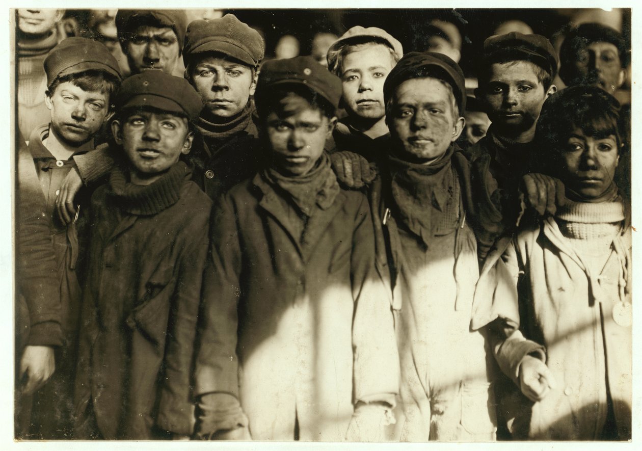 Garçons de Brise (qui trient le charbon à la main) à Hughestown Borough Coal Co. Pittston, Pennsylvanie, 1911 - Lewis Wickes Hine
