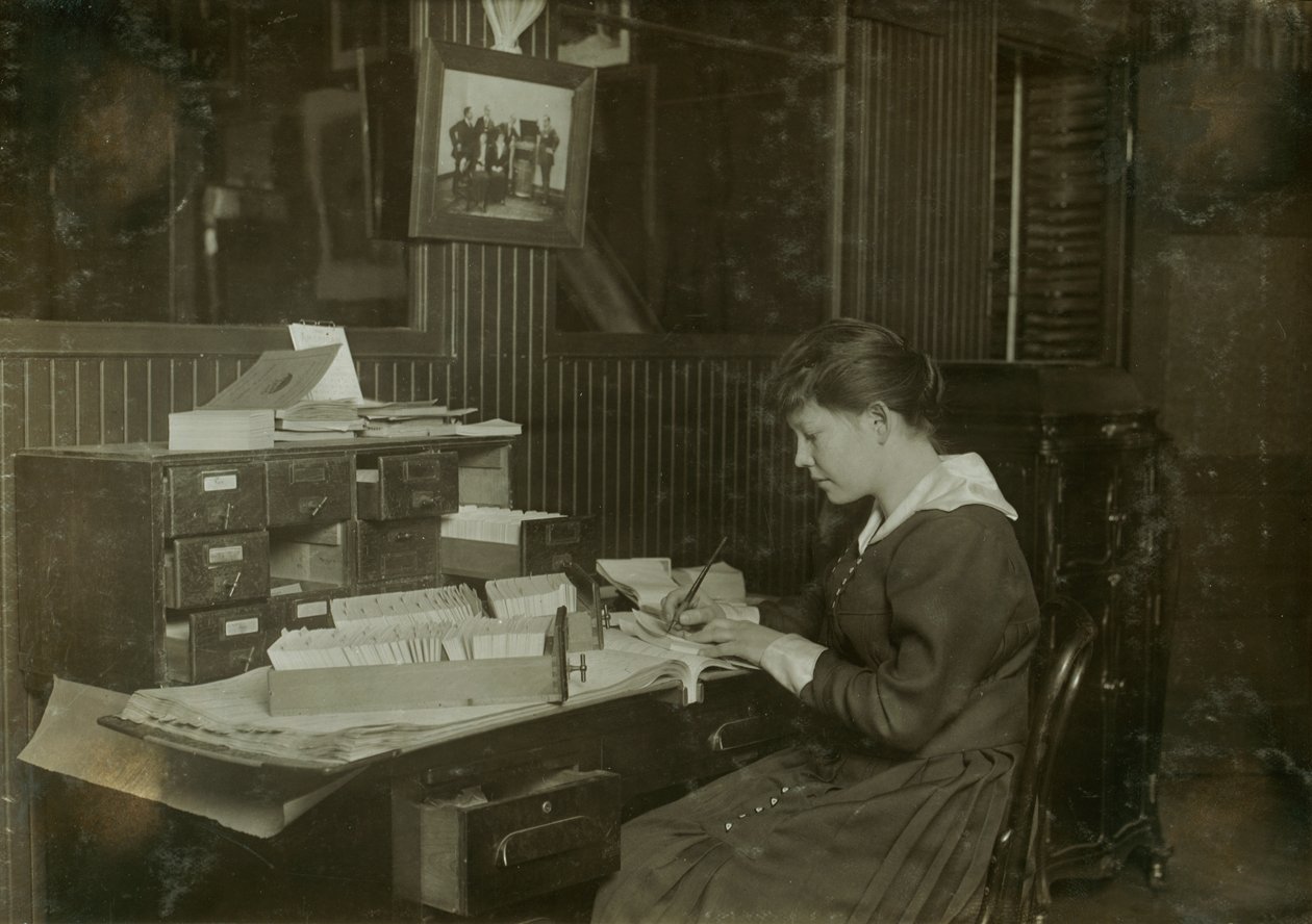 Malvina Amundsen, jeune fille de bureau de 15 ans, travaille à l