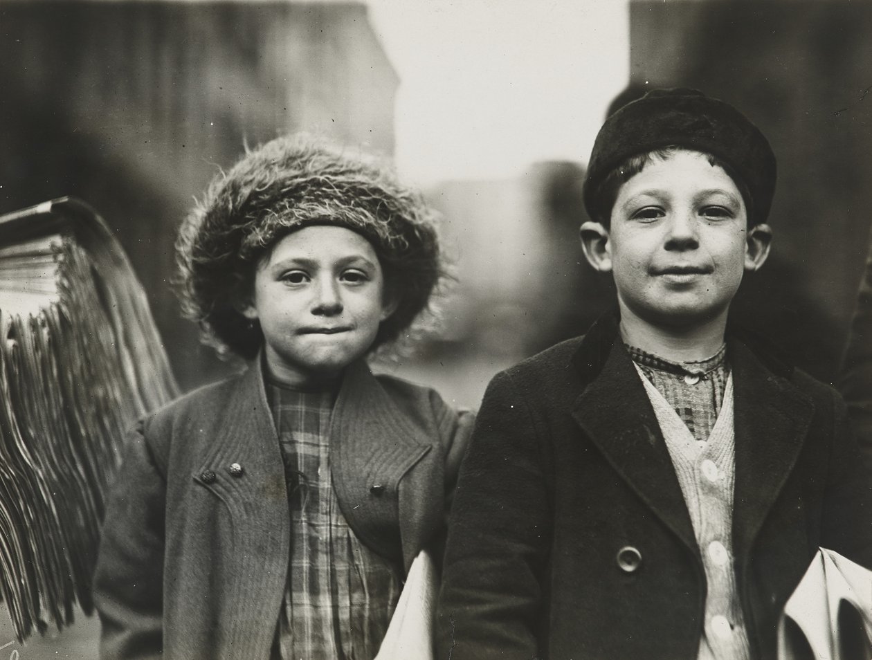 Camelots, Newark, New Jersey, décembre 1909 (tirage à la gélatine argentique) - Lewis Wickes Hine