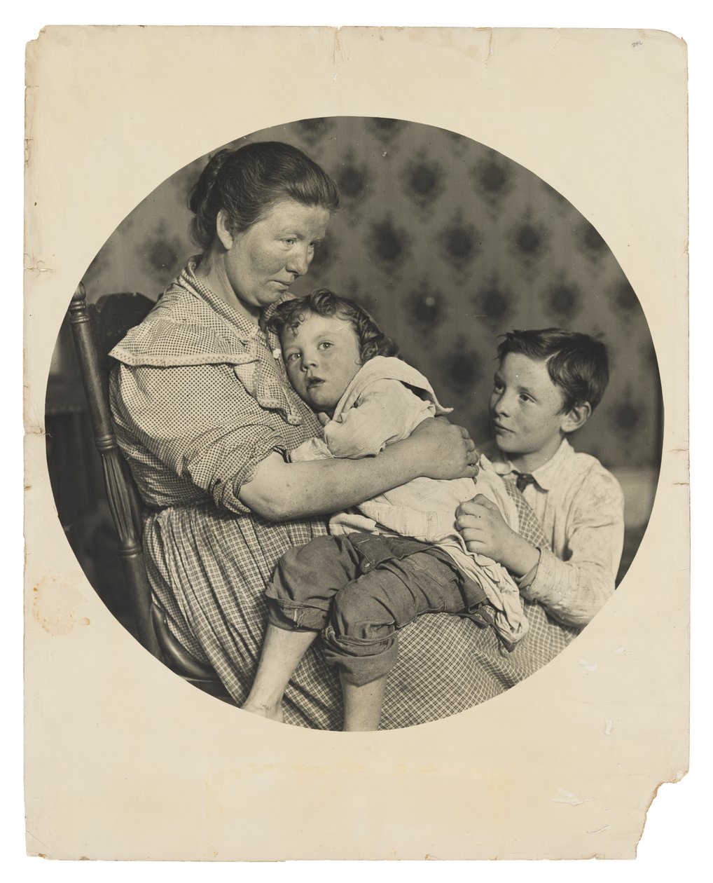 Madone dans un immeuble locatif - Lewis Wickes Hine