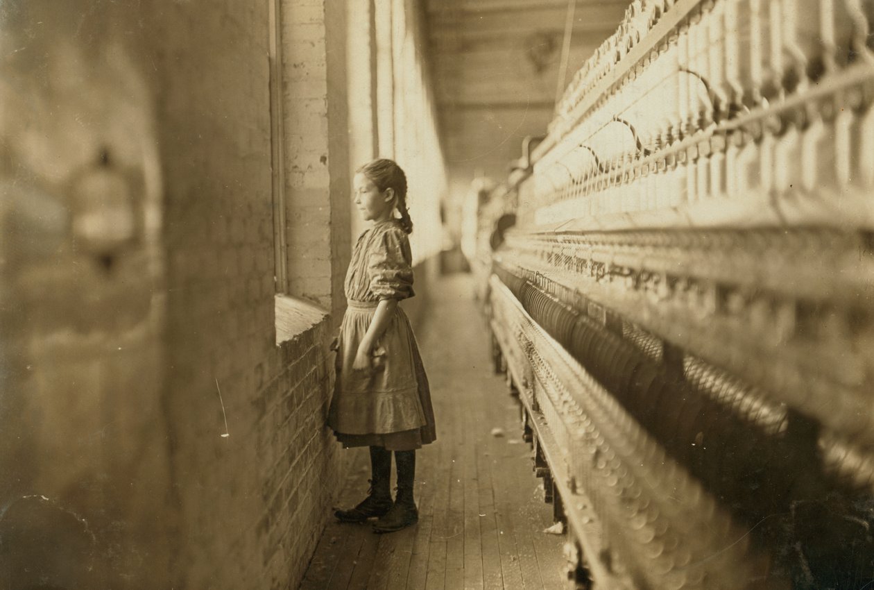 Jeune fille travaillant dans une usine, Lincolnton, Caroline du Nord, USA, c.1908 - Lewis Wickes Hine