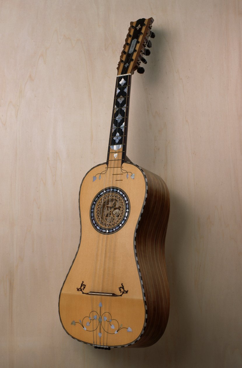 Chitarra battente (guitare), instrument de musique fabriqué dans l