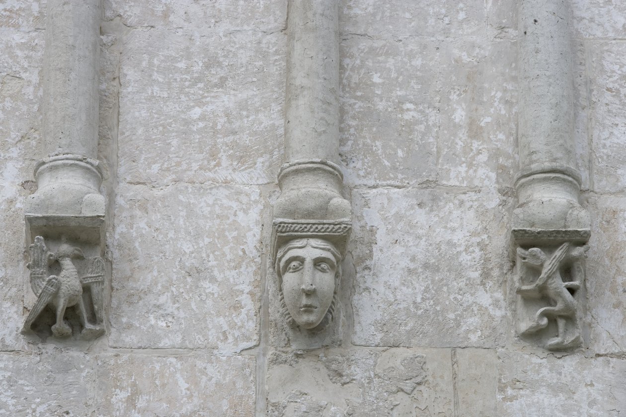Russie, Vladimir, Bogolyubovo. Décorations sculptées de l