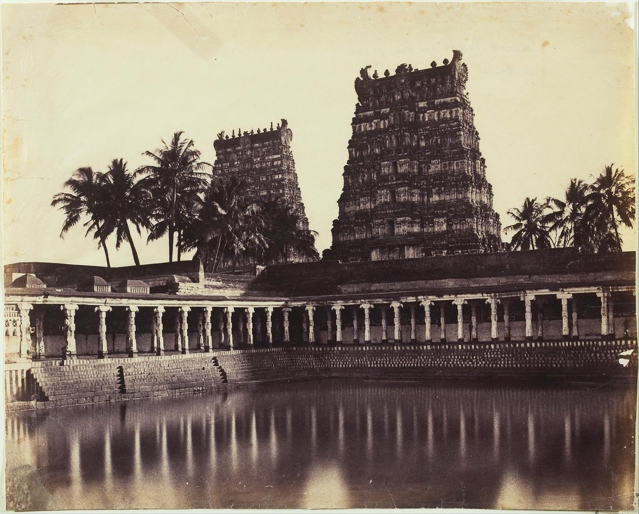 Madura. La Grande Pagode, Mootoo Alaghur et East Gopurum depuis Tank - Linnaeus Tripe