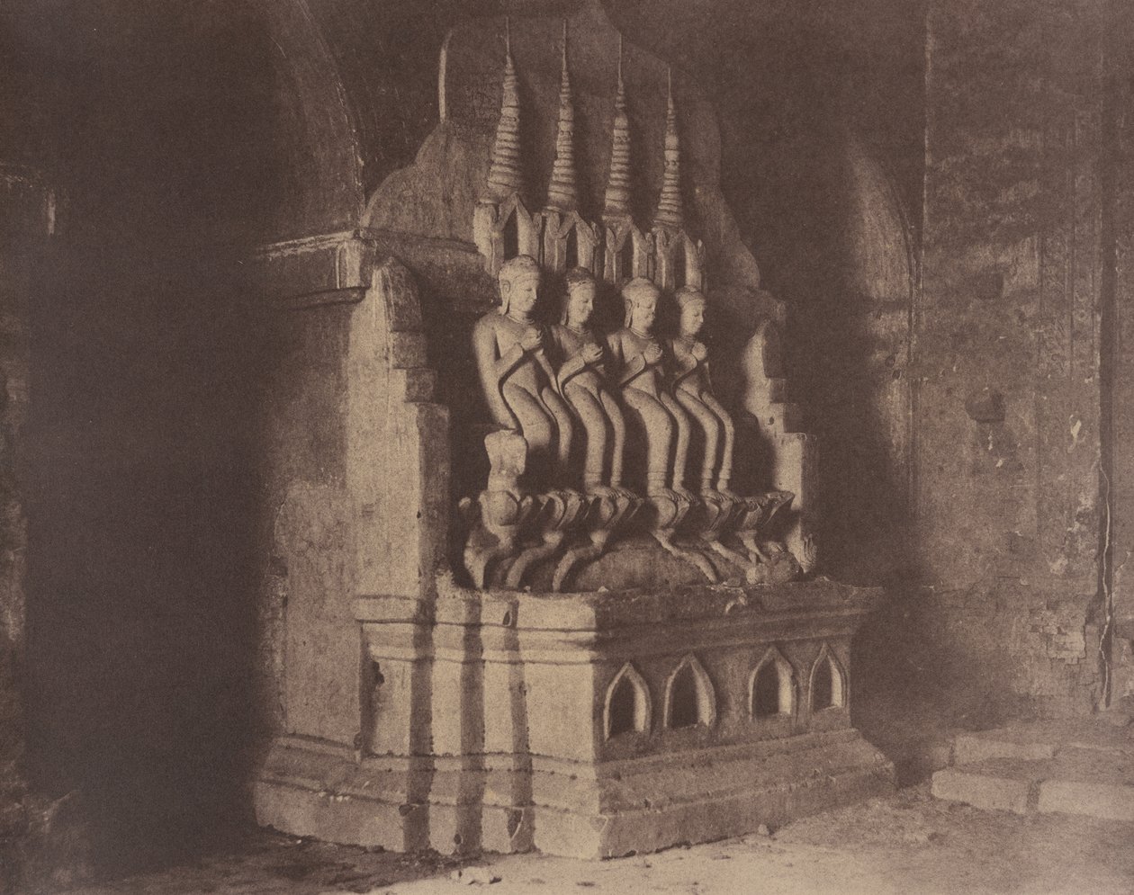 N° 23 : Pugahm Myo [Païen]. Figures de la pagode Damayangyee [Dhamma-yan-gyi]. - Linnaeus Tripe