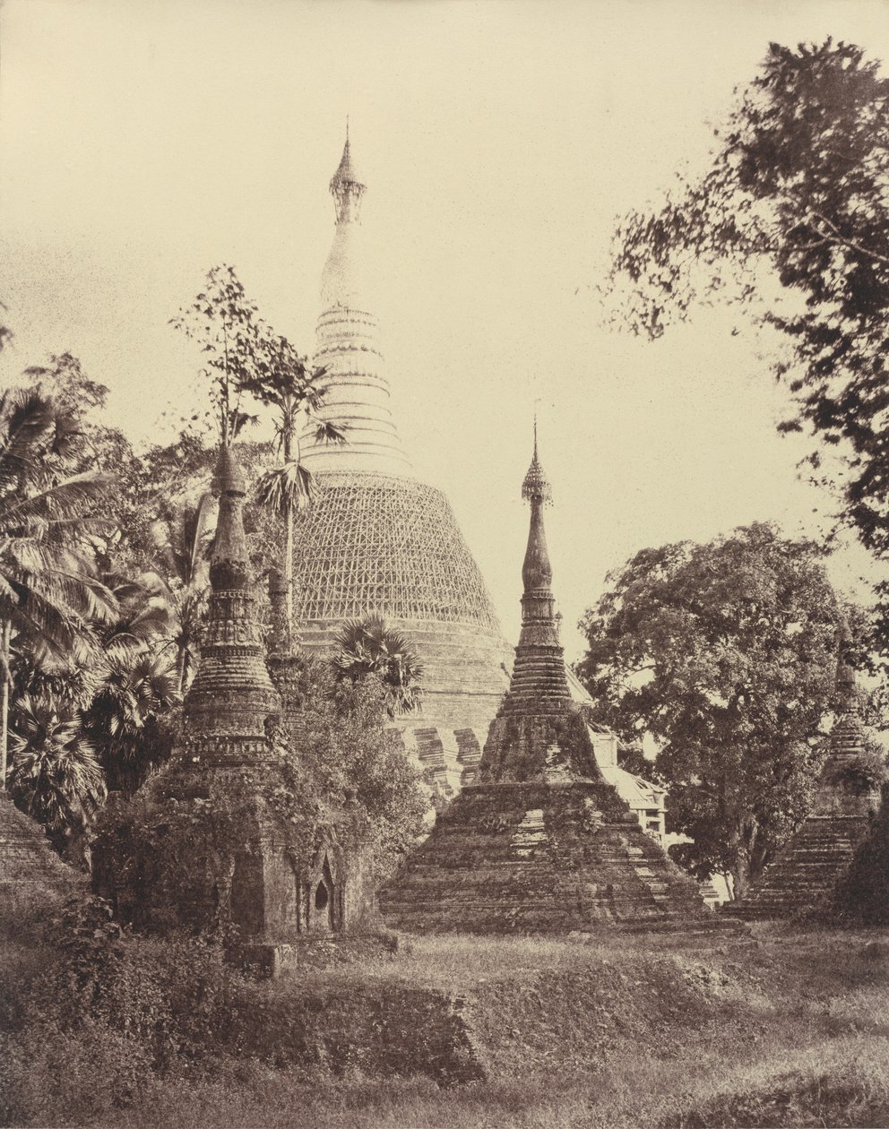 Rangoon : Vue rapprochée de la pagode Shwe Dagon - Linnaeus Tripe