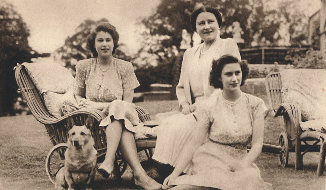 Sa Majesté la Reine avec les Princesses Royales, vers 1950 - Lisa Sheridan