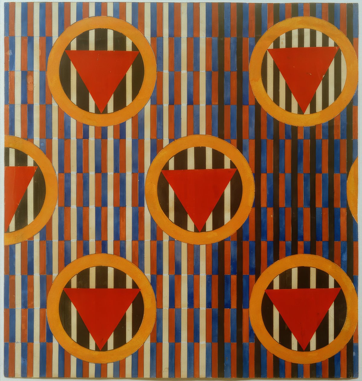 Triangles rouges dans des cercles. Conception d
