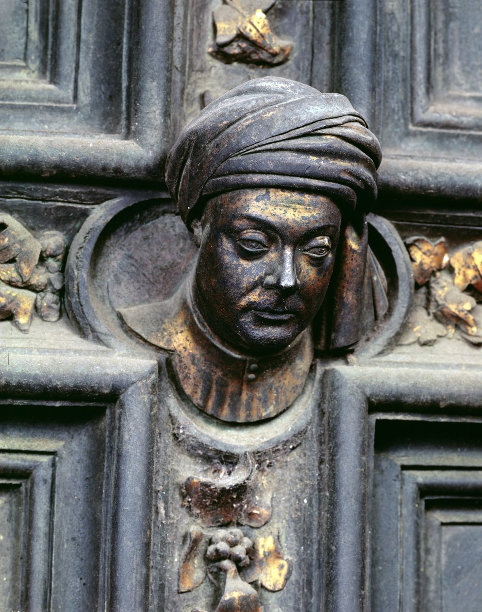 Autoportrait, cinquième tête du haut sur la porte gauche des Portes Nord du Baptistère de San Giovanni, 1403-24 - Lorenzo Ghiberti