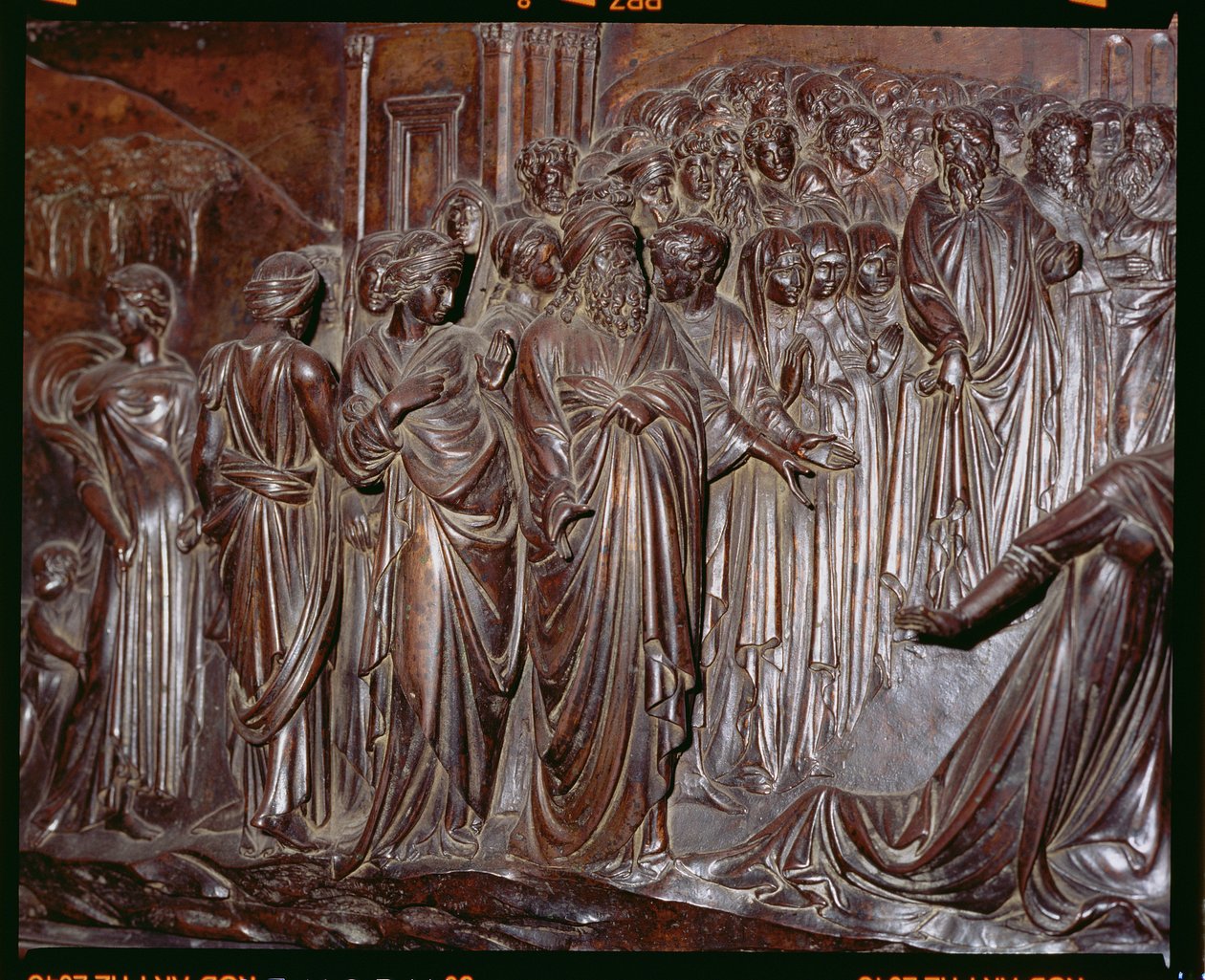 Le Sanctuaire de Saint Zenobius, détail de la foule du Miracle du garçon Strozzi (détail) - Lorenzo Ghiberti