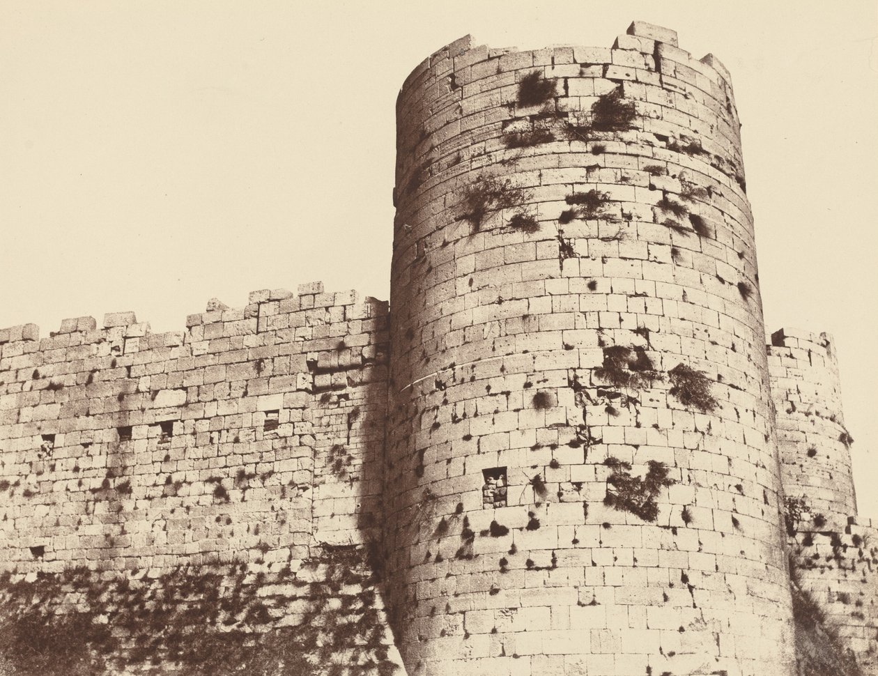 Kalaat-El-Hosn, Deuxième Enciente, Extérieur, Tour d