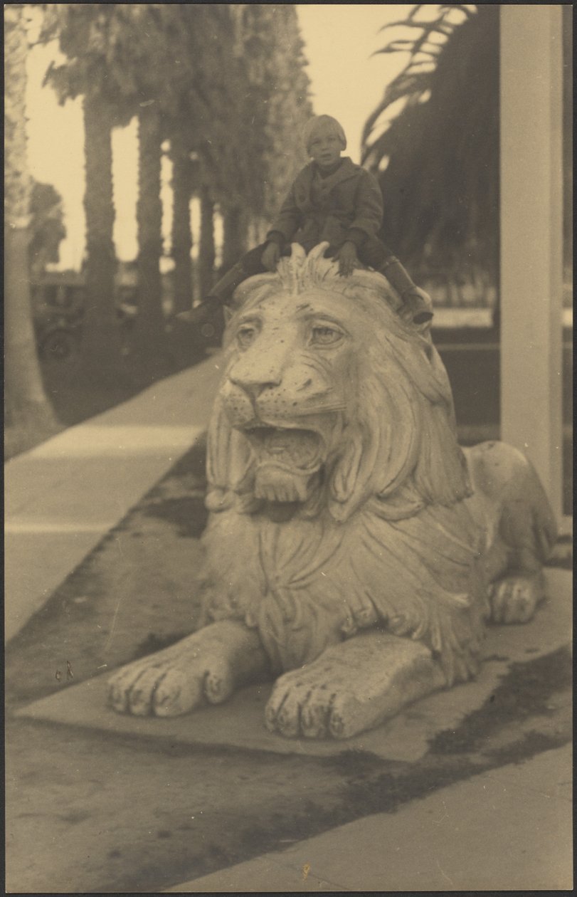 [Statue représentant un enfant sur un lion] - Louis Fleckenstein
