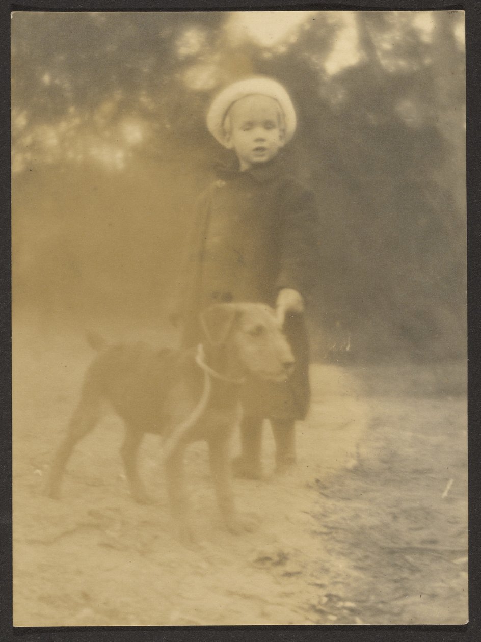 [Enfant avec un chien en laisse] - Louis Fleckenstein