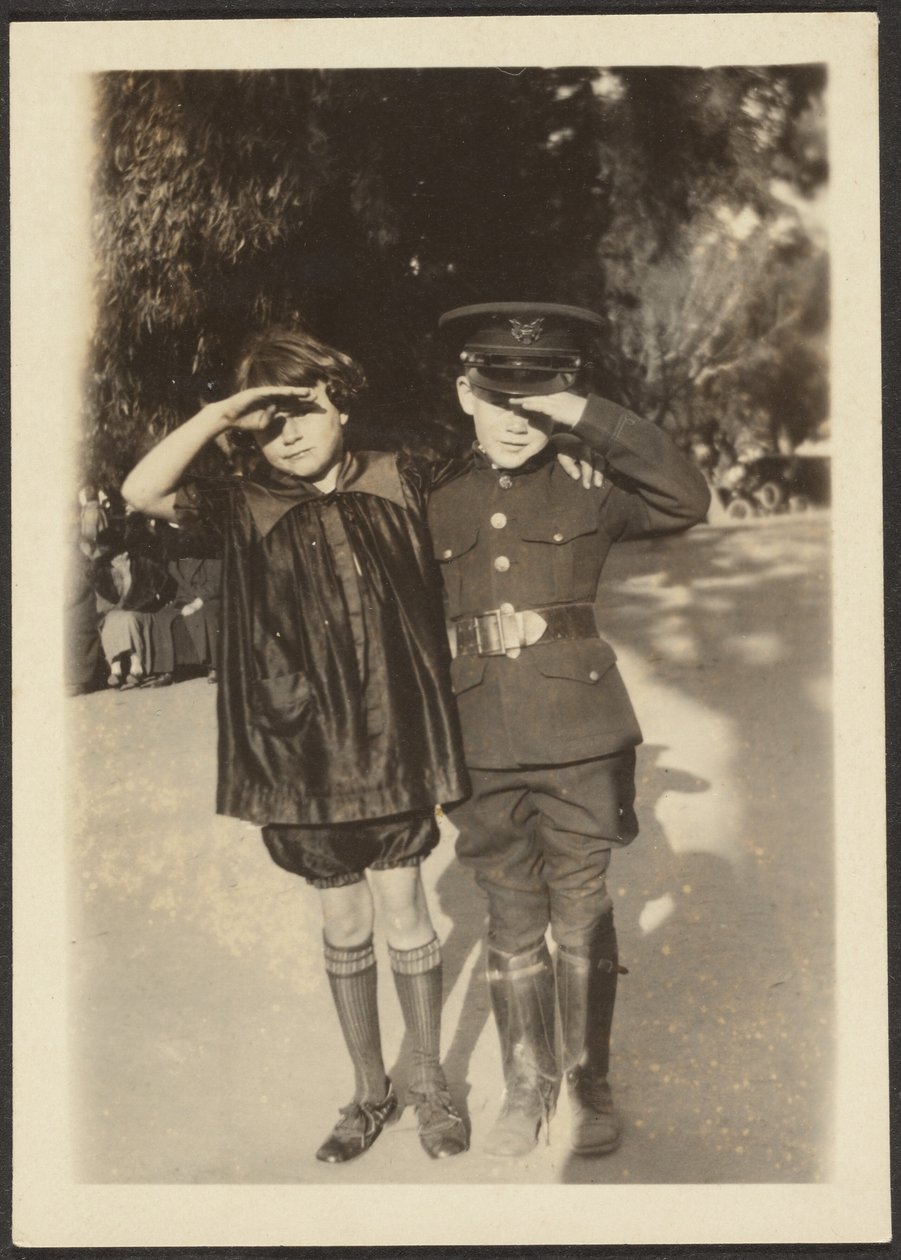 [Enfants saluant] - Louis Fleckenstein