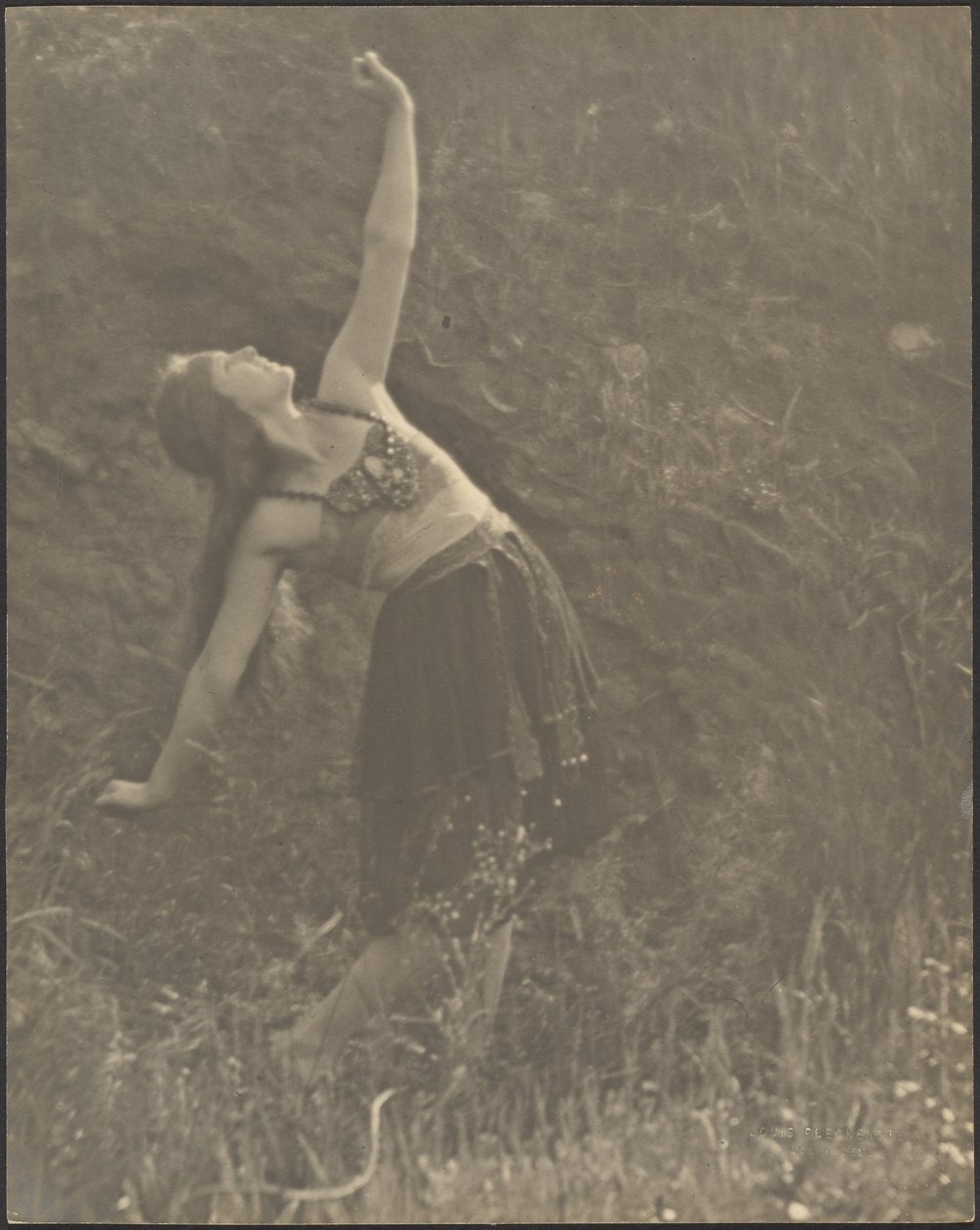 [Danseuse dans un champ] - Louis Fleckenstein