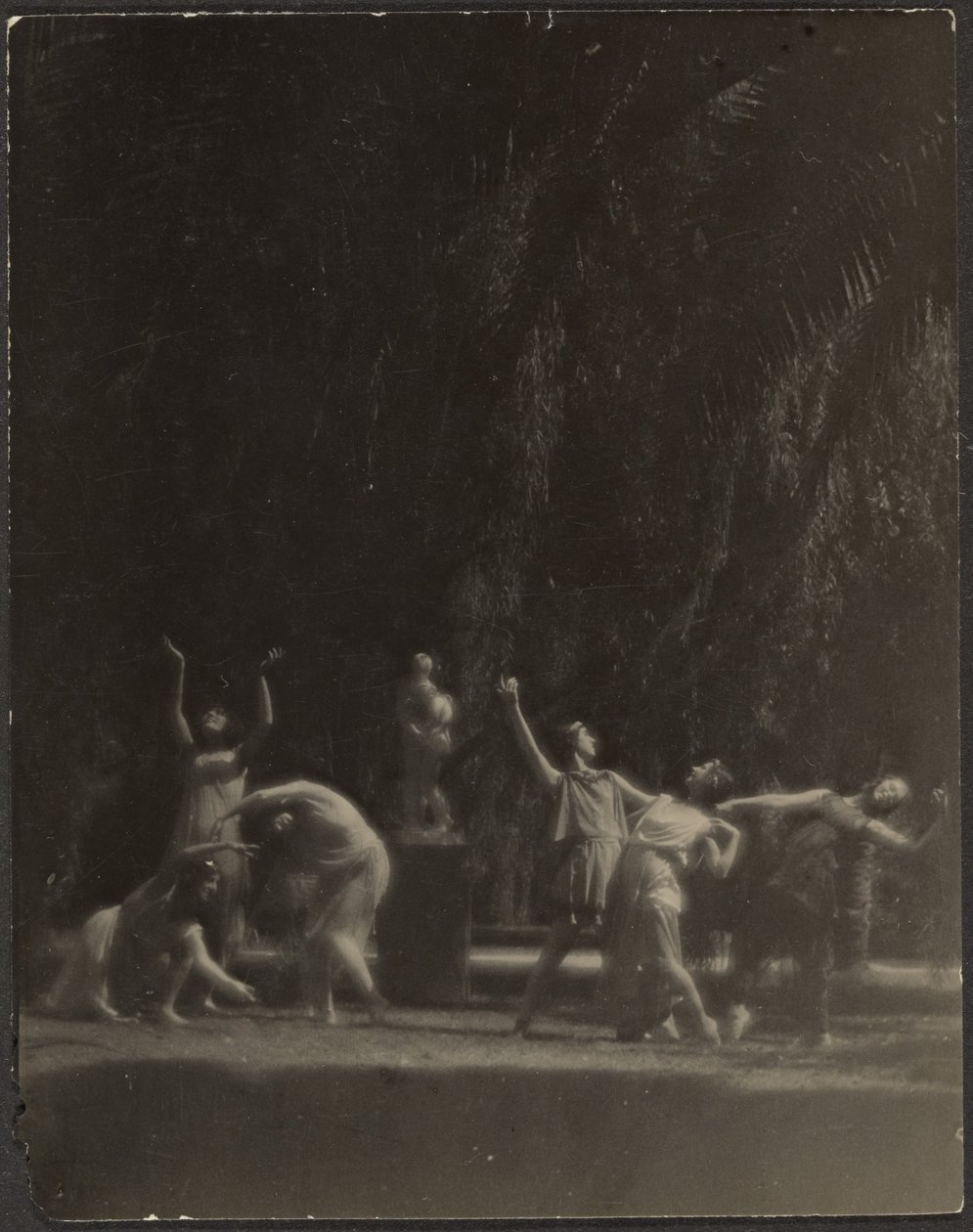 [Danseurs dans le jardin] - Louis Fleckenstein