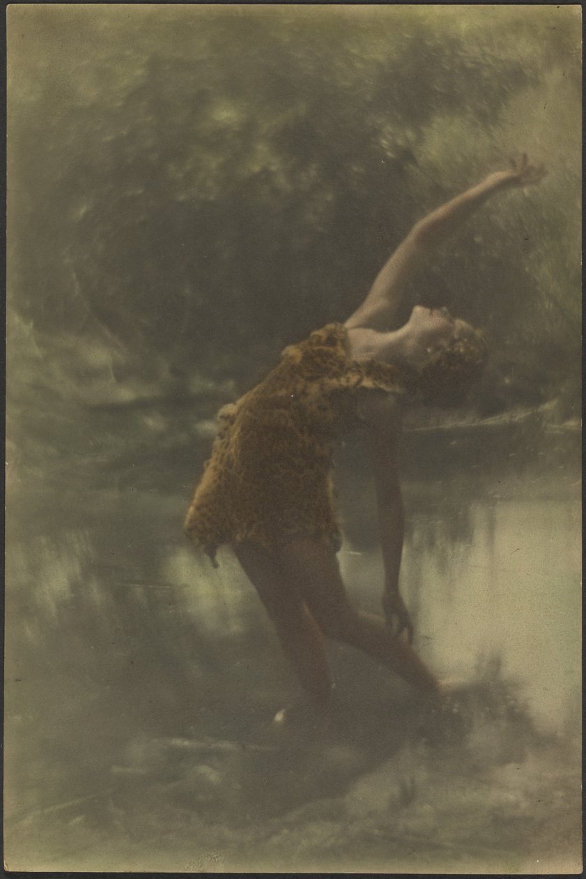 [Danseuse vêtue d
