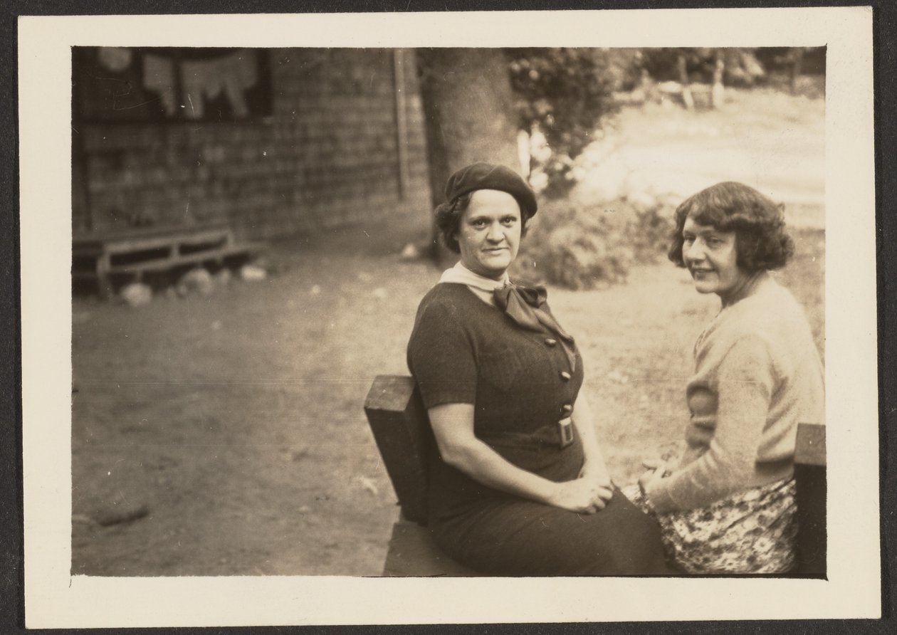 [Florence et une amie dans l