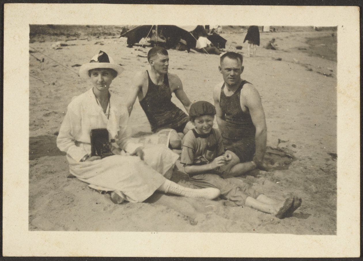 [Groupe à la plage] - Louis Fleckenstein