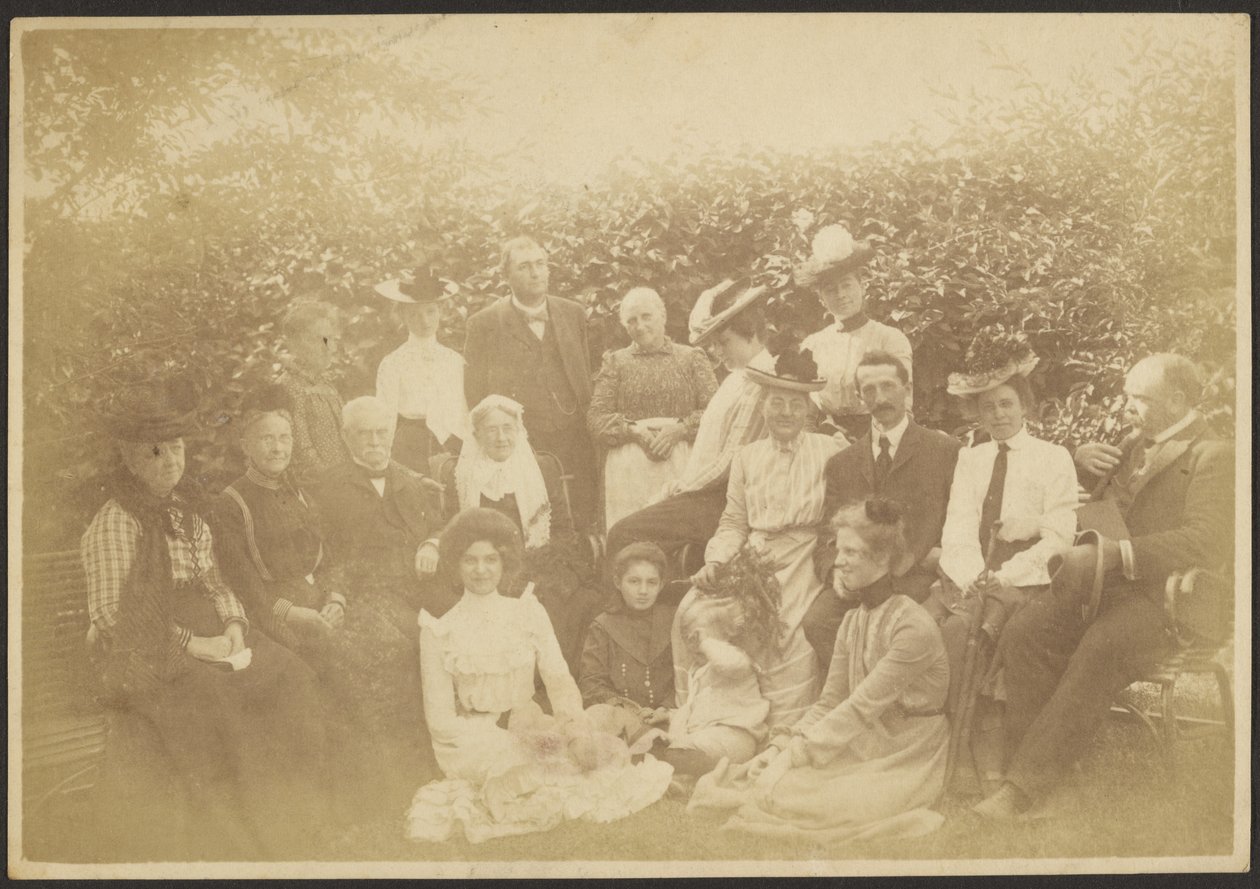[Portrait de famille en grand groupe] - Louis Fleckenstein