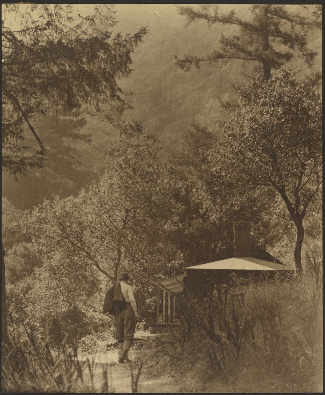 [Homme marchant vers un cottage dans les bois] - Louis Fleckenstein