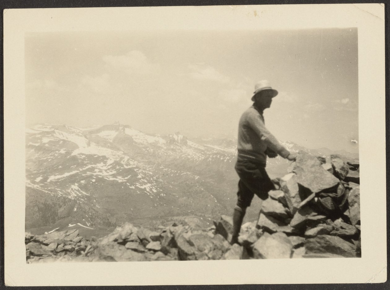 [Homme dans un paysage montagneux] - Louis Fleckenstein